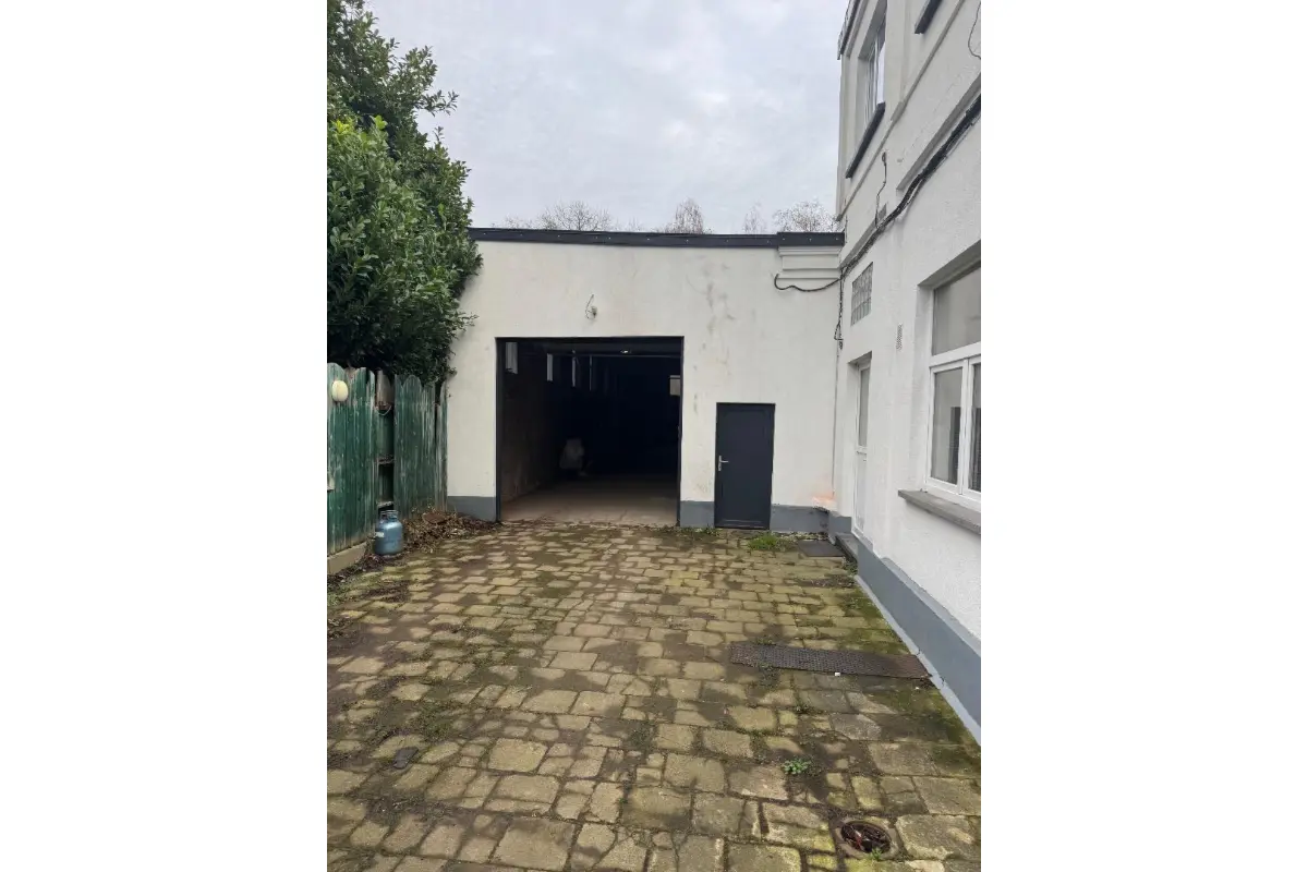 Handelszaak te  huur in Mont-sur-Marchienne 6032 1950.00€ 0 slaapkamers m² - Zoekertje 654226