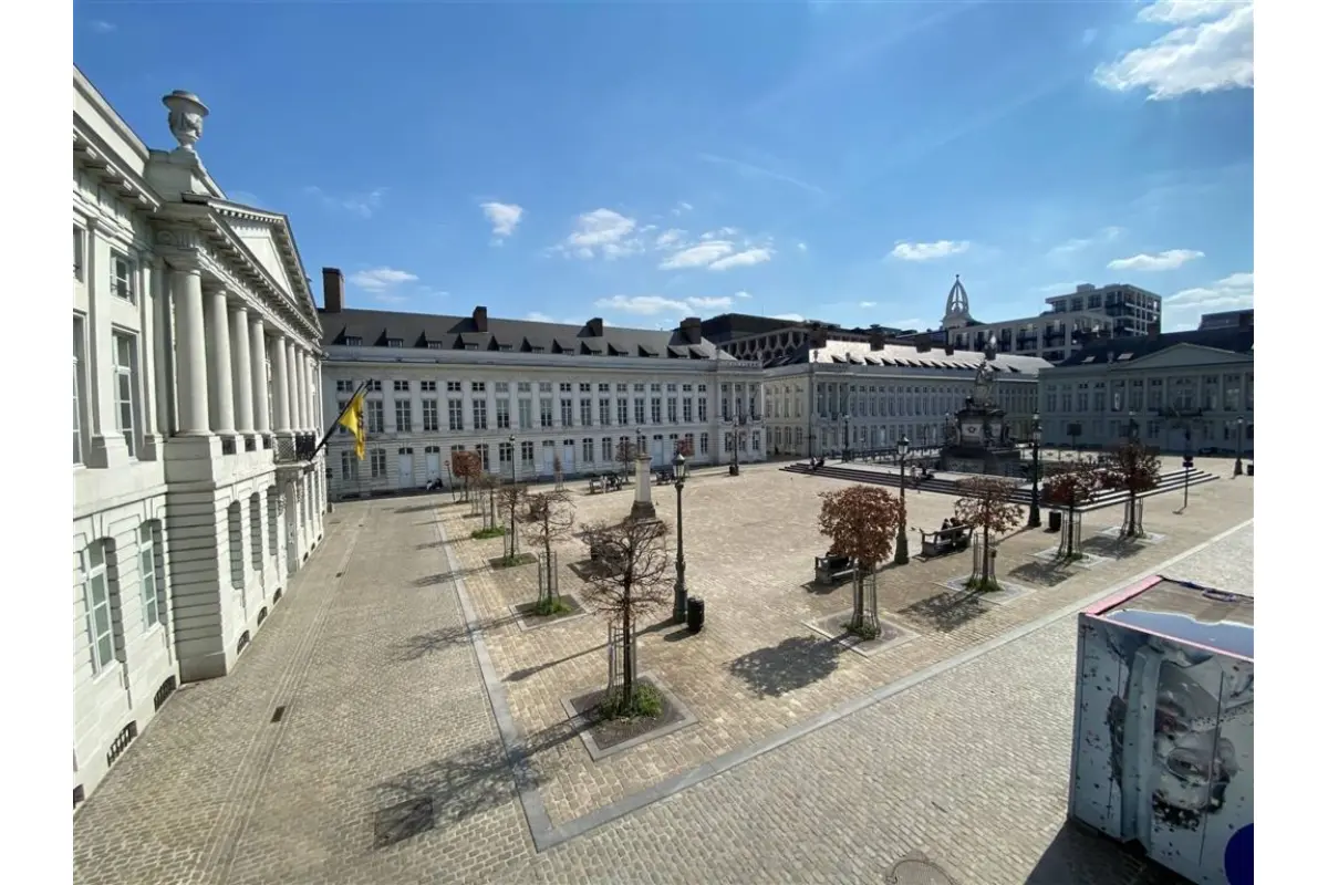 Triplex te  huur in Brussel 1000 2560.00€ 4 slaapkamers 120.00m² - Zoekertje 654249