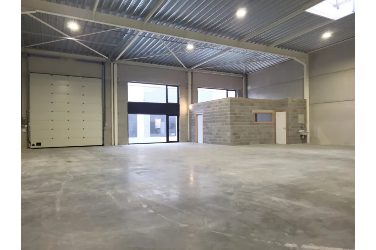 Handelszaak te  huur in Barchon 4671 2100.00€  slaapkamers 331.00m² - Zoekertje 654087