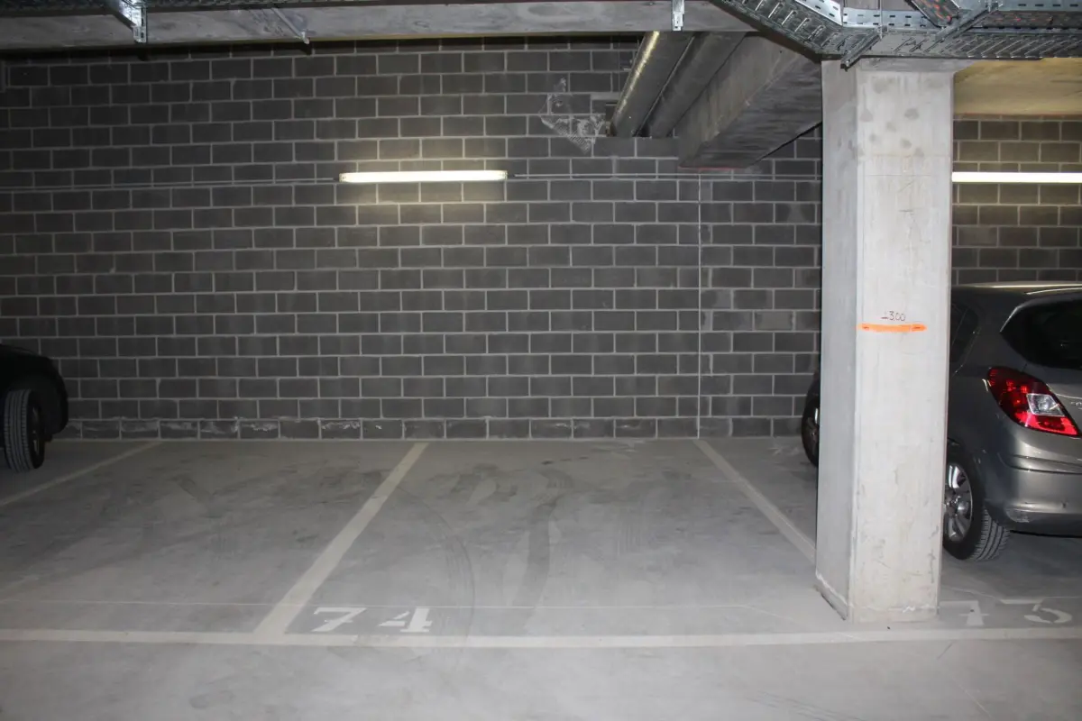 Parking & garage te  koop in Genval 1332 22500.00€  slaapkamers m² - Zoekertje 654238