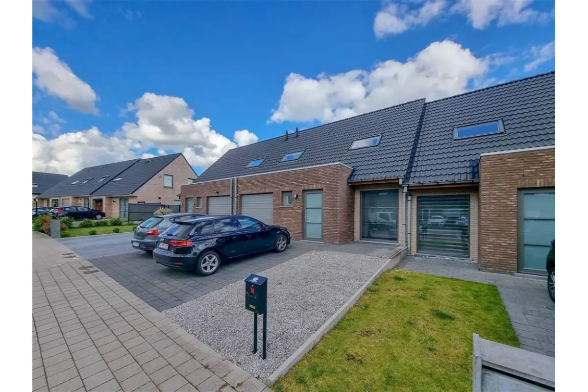 Huis te  huur in Luingne 7700 950.00€ 3 slaapkamers 109.00m² - Zoekertje 653914