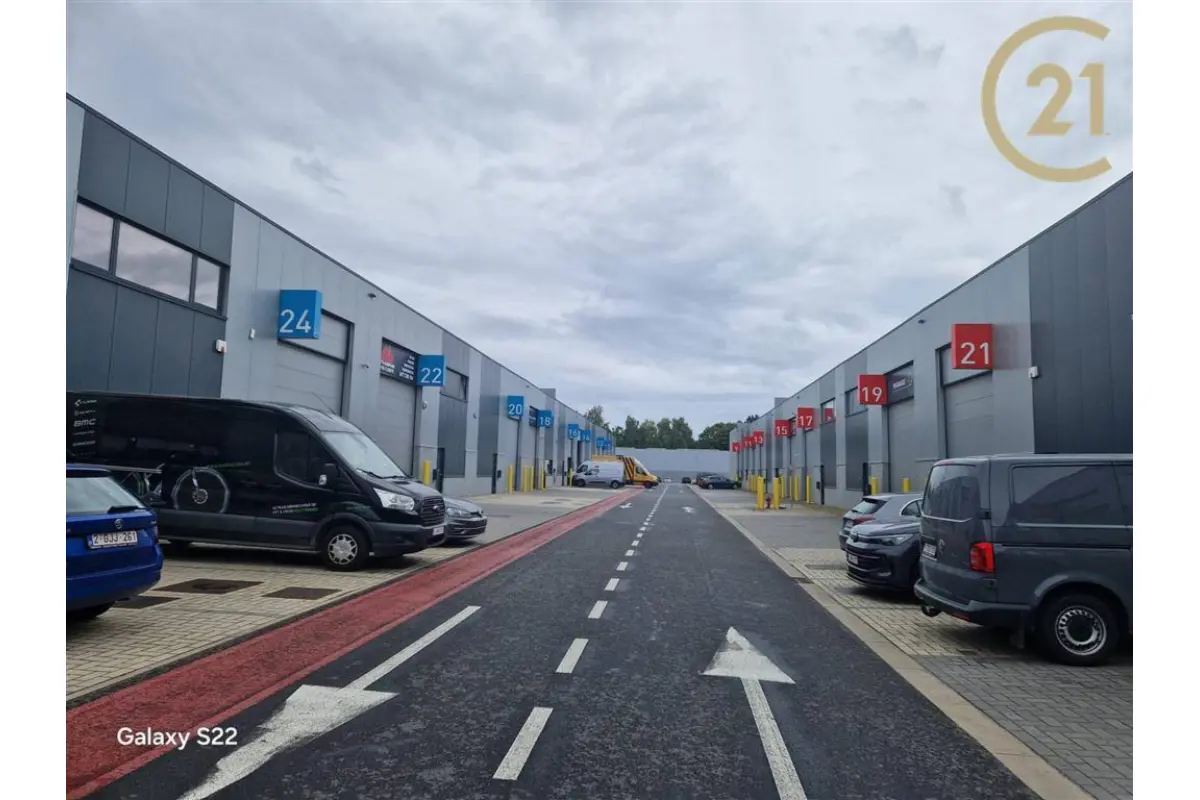 Handelszaak te  huur in Floreffe 5150 1350.00€  slaapkamers m² - Zoekertje 654173