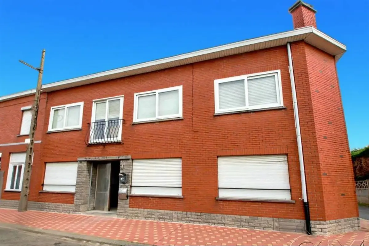 Appartementsgebouw te  koop in Bizet 7783 279000.00€ 6 slaapkamers 180.00m² - Zoekertje 653901