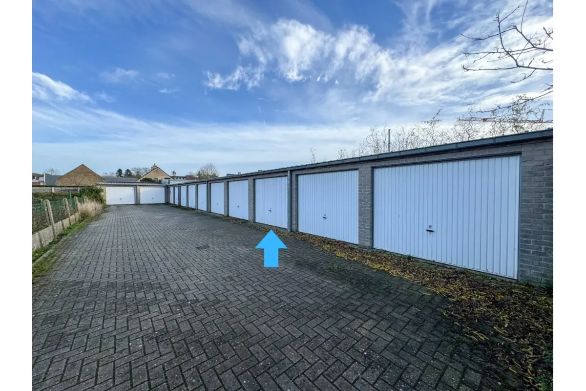 Parking & garage te  koop in Sint-Andries 8200 35000.00€  slaapkamers m² - Zoekertje 654083