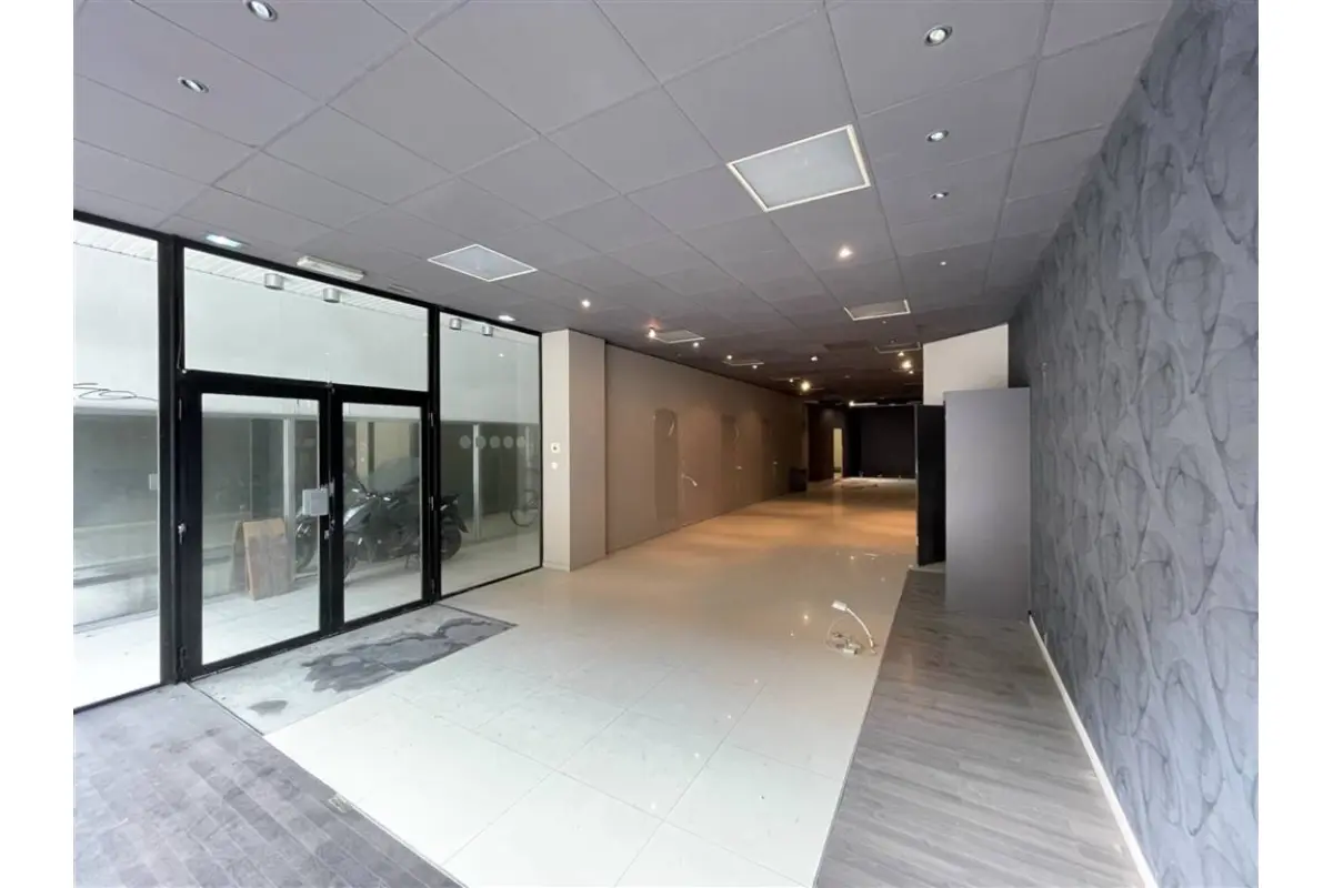 Handelszaak te  huur in Doornik 7500 1800.00€  slaapkamers 170.00m² - Zoekertje 654208