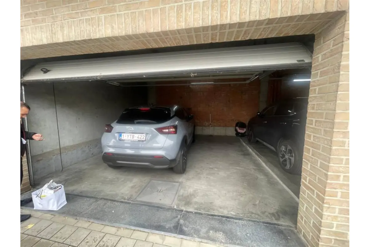 Parking / garage à louer à Neder-Over-Heembeek 1120 110.00€  chambres m² - annonce 654154