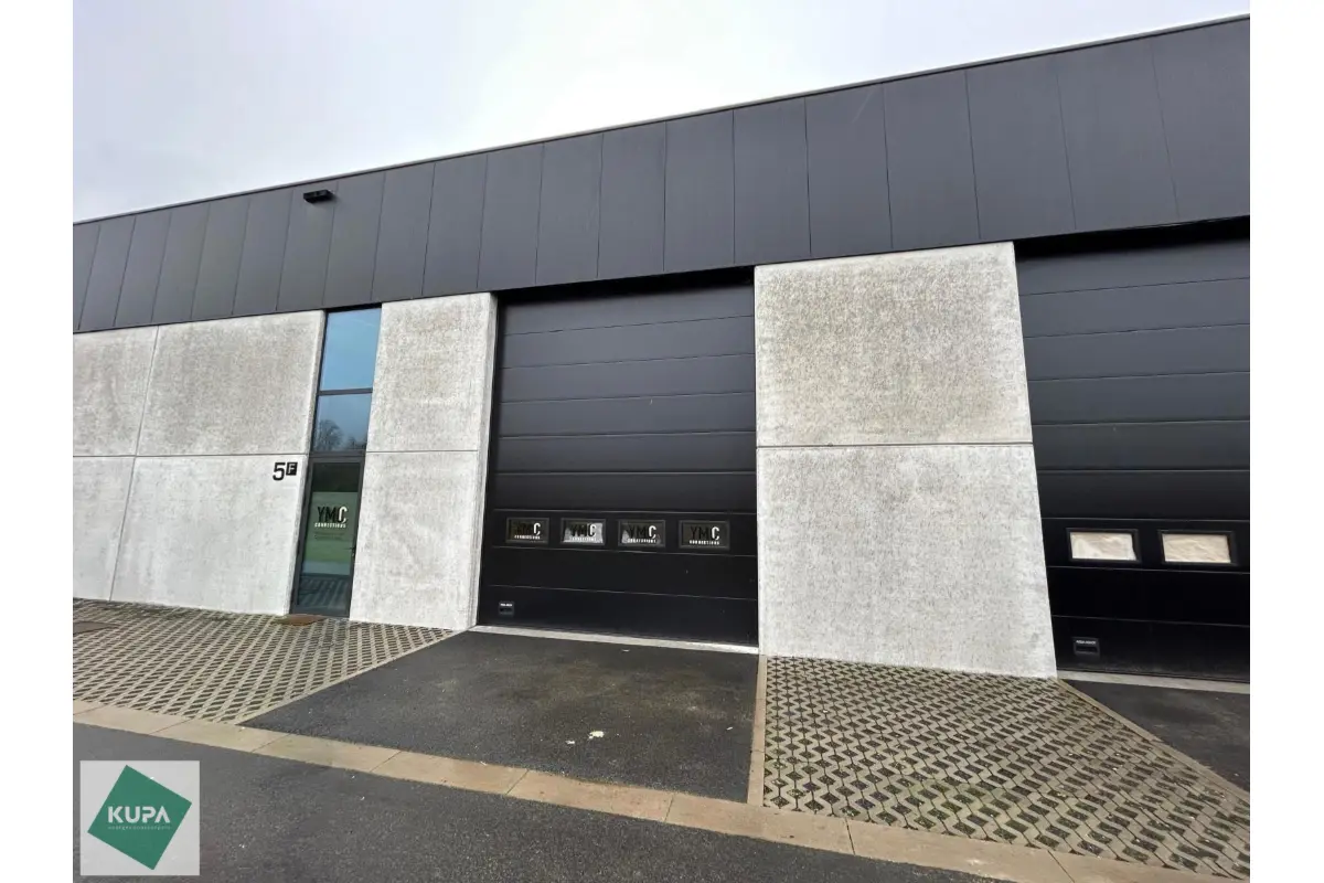 Handelszaak te  huur in Lokeren 9160 1435.00€  slaapkamers 265.00m² - Zoekertje 654368