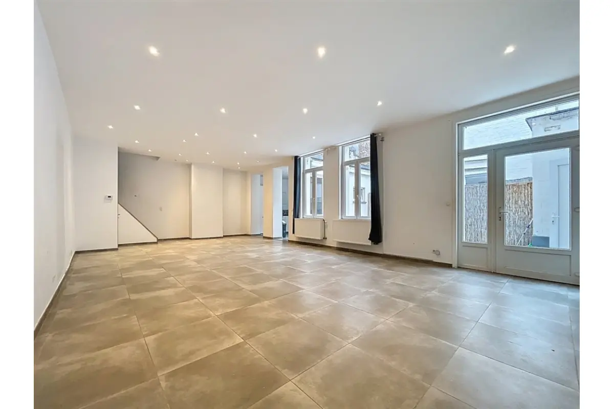 Handelszaak te  huur in Doornik 7500 950.00€ 3 slaapkamers m² - Zoekertje 654447