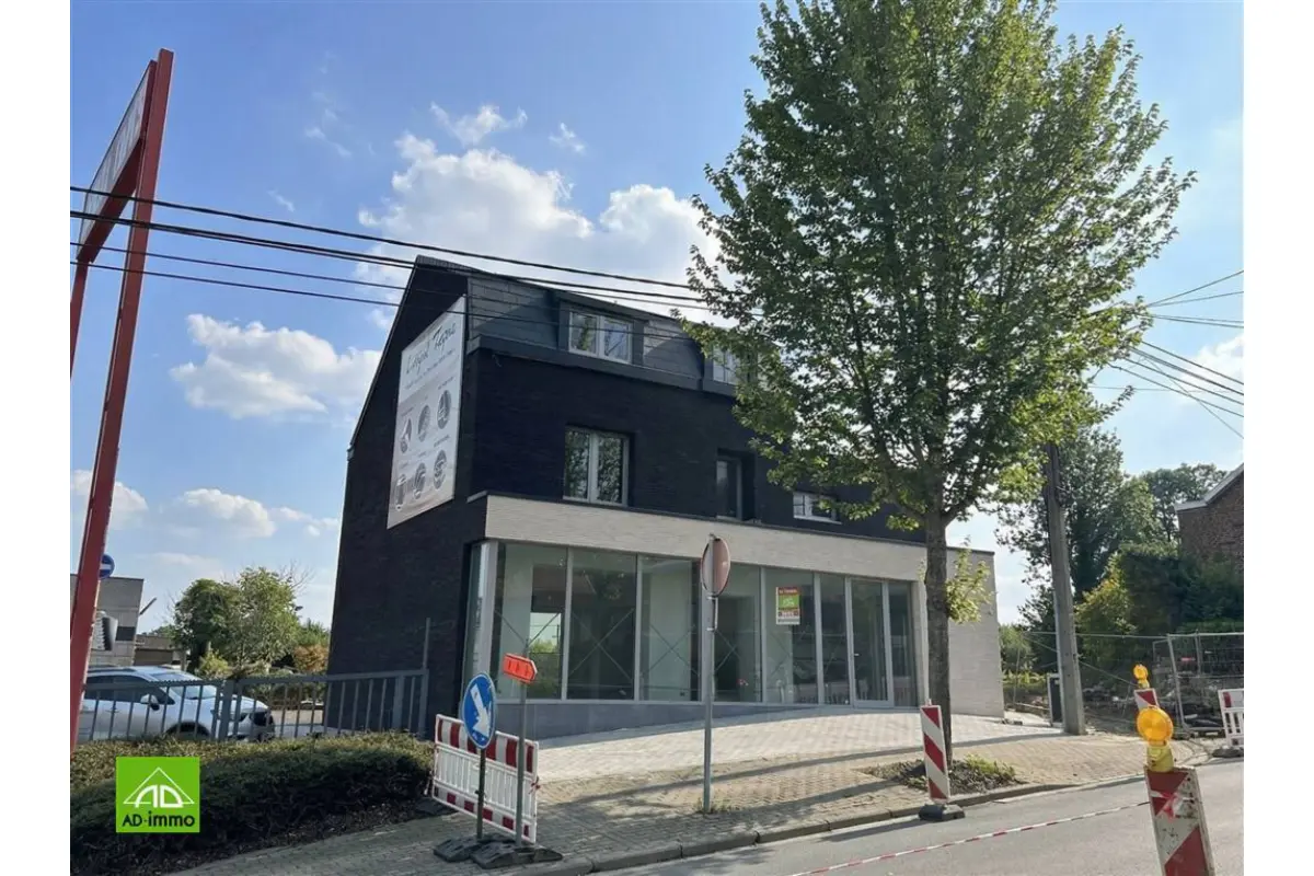 Handelszaak te  huur in Bouge 5004 2750.00€  slaapkamers 200.00m² - Zoekertje 654351