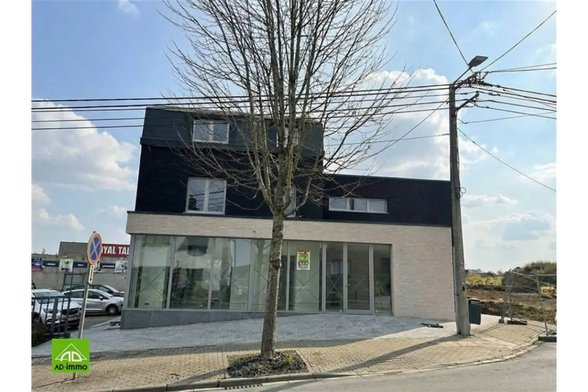 Handelszaak te  huur in Bouge 5004 2750.00€  slaapkamers 200.00m² - Zoekertje 654352