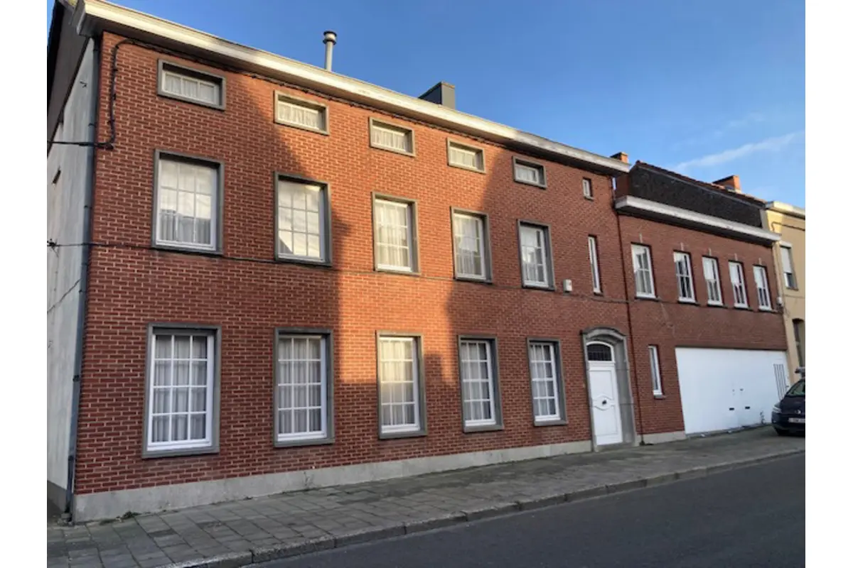 Appartementsgebouw te  koop in Forchies-la-Marche 6141 480000.00€  slaapkamers 450.00m² - Zoekertje 654744