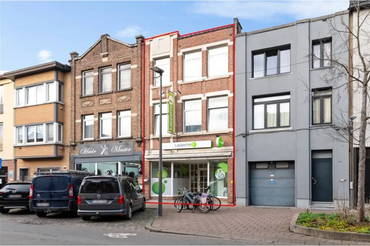 Handelszaak te  koop in Deurne 2100 415000.00€ 4 slaapkamers 202.00m² - Zoekertje 654945