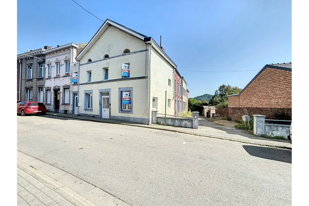 Appartementsgebouw te  koop in Saint-Nicolas 4420 199000.00€ 3 slaapkamers 165.00m² - Zoekertje 655411