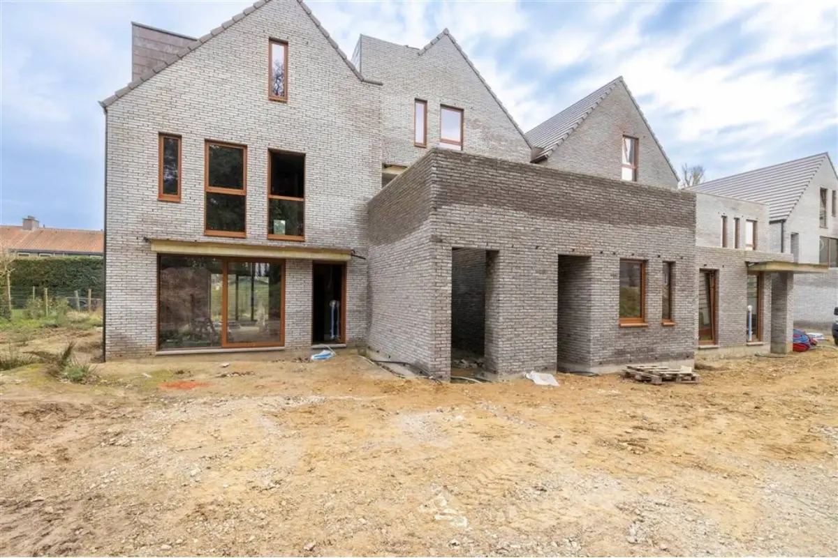 Huis te  koop in Olen 2250 380000.00€ 3 slaapkamers 184.00m² - Zoekertje 655087