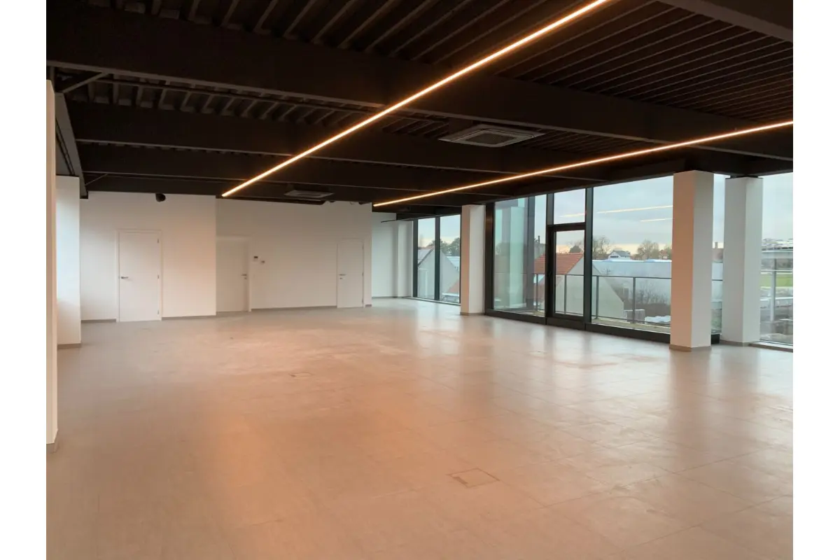 Handelszaak te  koop in Lendelede 8860 475000.00€  slaapkamers 236.00m² - Zoekertje 655168