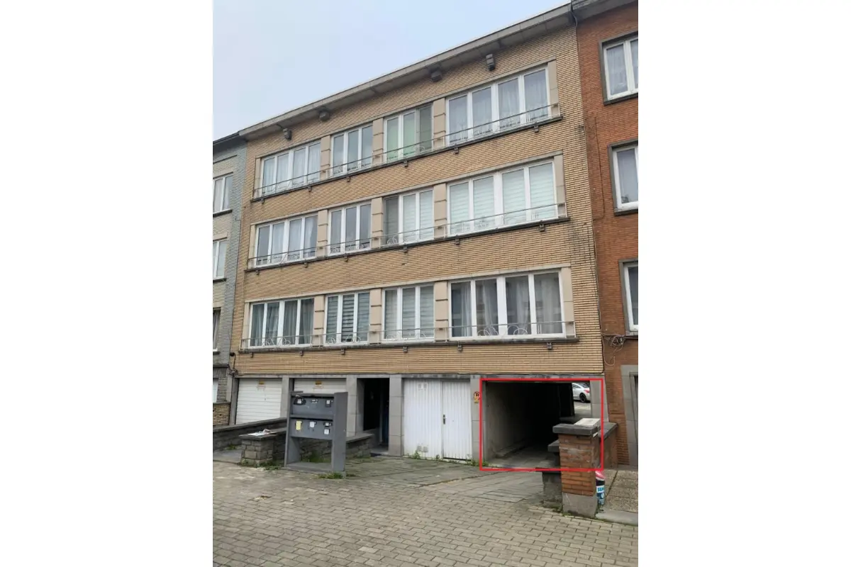 Parking & garage te  koop in Zellik 1731 30000.00€  slaapkamers m² - Zoekertje 655369