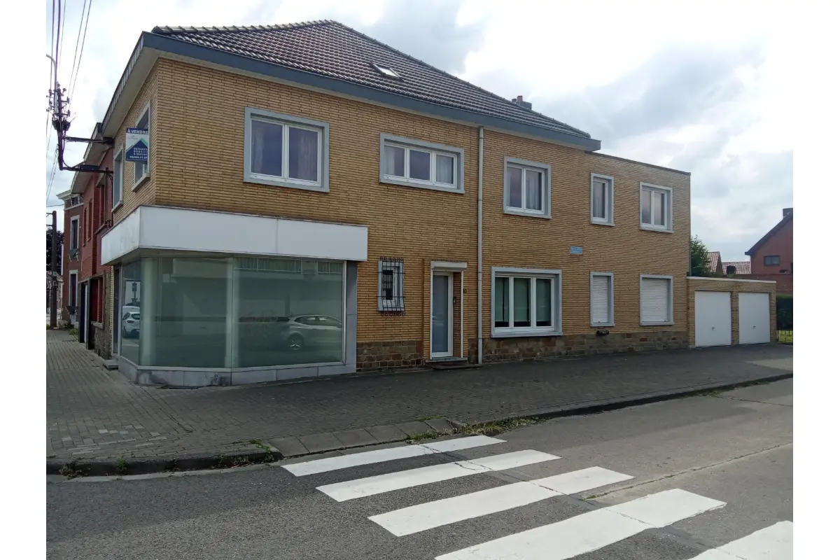 Appartementsgebouw te  koop in Oupeye 4680 350000.00€ 3 slaapkamers m² - Zoekertje 655414