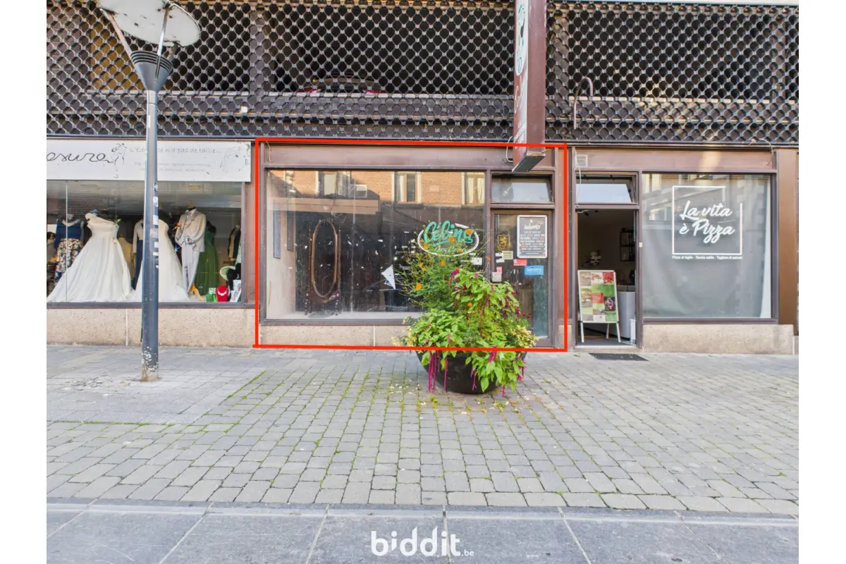 Handelszaak te  koop in Nijvel 1400 90000.00€  slaapkamers m² - Zoekertje 655319