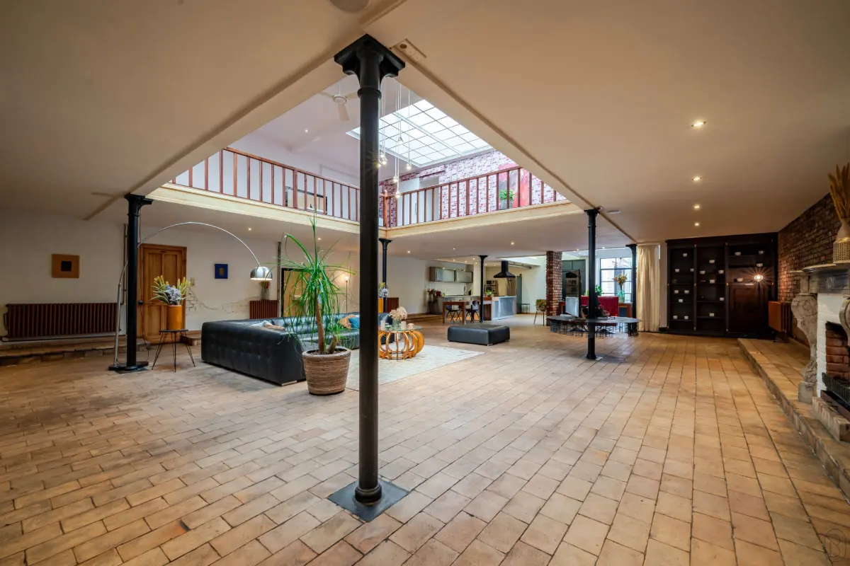 Loft à vendre à Renaix 9600 669000.00€  chambres 1000.00m² - annonce 655395