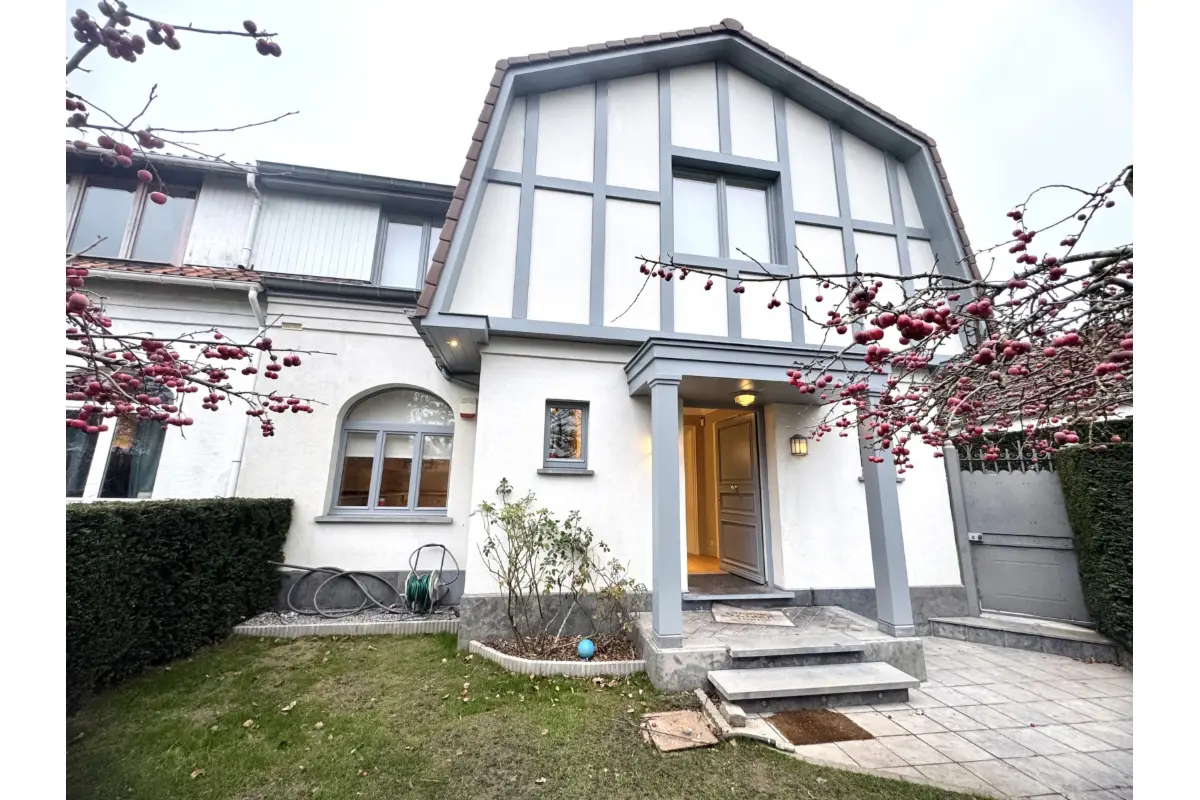 Huis te  in Ukkel 1180 2950.00€ 4 slaapkamers 200.00m² - Zoekertje 655647