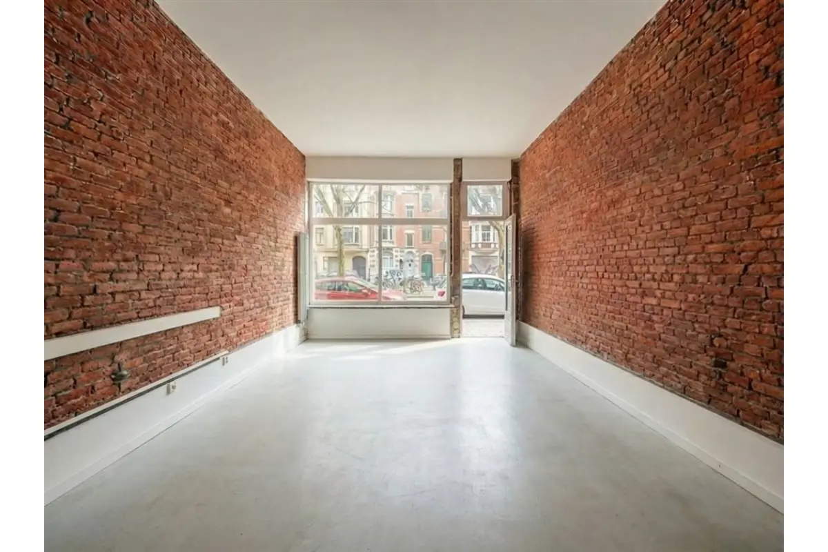 Handelszaak te  huur in Sint-Gillis 1060 1500.00€  slaapkamers m² - Zoekertje 655751