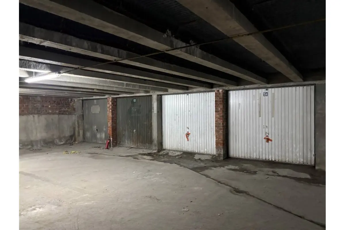 Parking & garage te  koop in Deurne 2100 15500.00€  slaapkamers m² - Zoekertje 656270