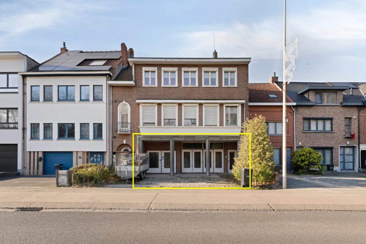 Handelszaak te  koop in Kruibeke 9150 329000.00€  slaapkamers 433.00m² - Zoekertje 657026