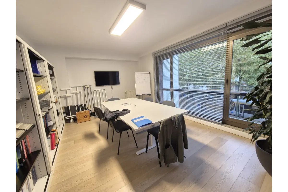 Handelszaak te  huur in Ukkel 1180 1200.00€  slaapkamers 90.00m² - Zoekertje 657465