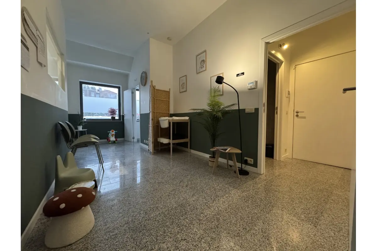 Handelszaak te  huur in Vorst 1190 850.00€  slaapkamers 63.00m² - Zoekertje 657581