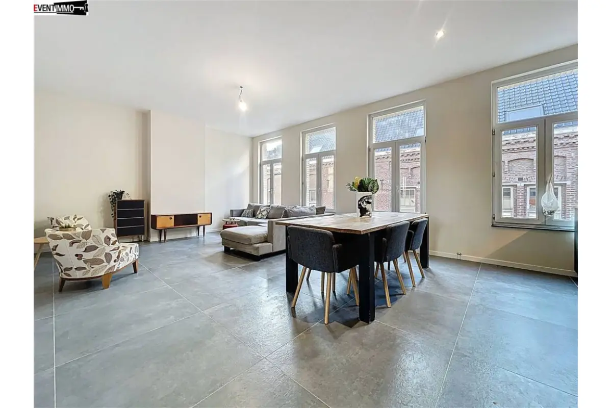 Duplex te  huur in Sint-Jans-Molenbeek 1080 3950.00€ 6 slaapkamers 130.00m² - Zoekertje 658423