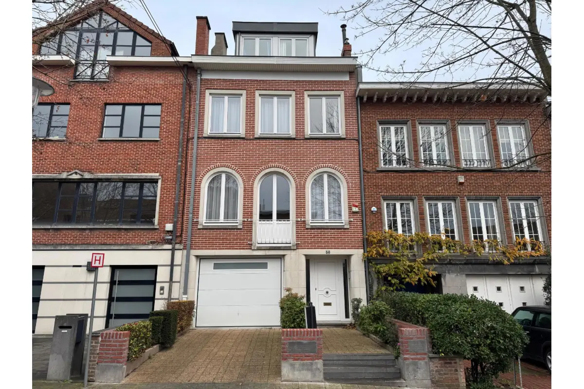 Huis te  huur in Ukkel 1180 2500.00€ 5 slaapkamers 235.00m² - Zoekertje 657500
