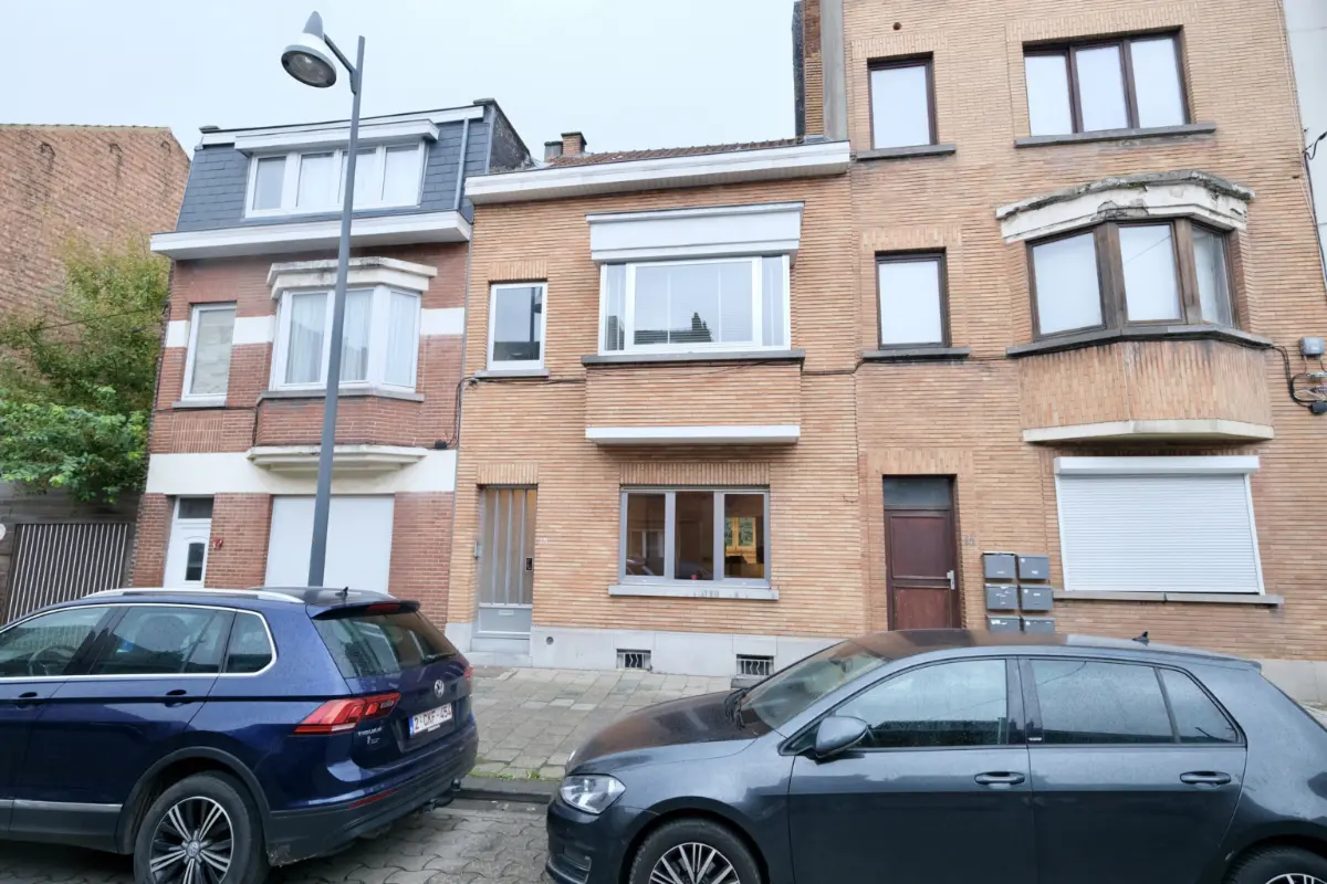 Immeuble de rapport - Immeuble à appartement à vendre à Molenbeek-Saint-Jean 1080 379000.00€ 3 chambres 162.00m² - annonce 657507
