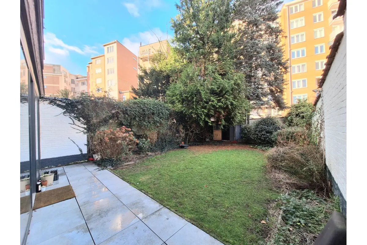Rez-de-chaussée à louer à Woluwe-Saint-Lambert 1200 1300.00€ 1 chambres 58.00m² - annonce 674419