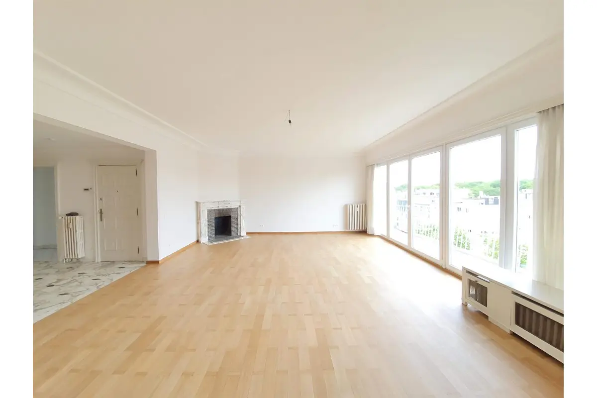 Appartement te  huur in Ukkel 1180 3200.00€ 4 slaapkamers 220.00m² - Zoekertje 657467