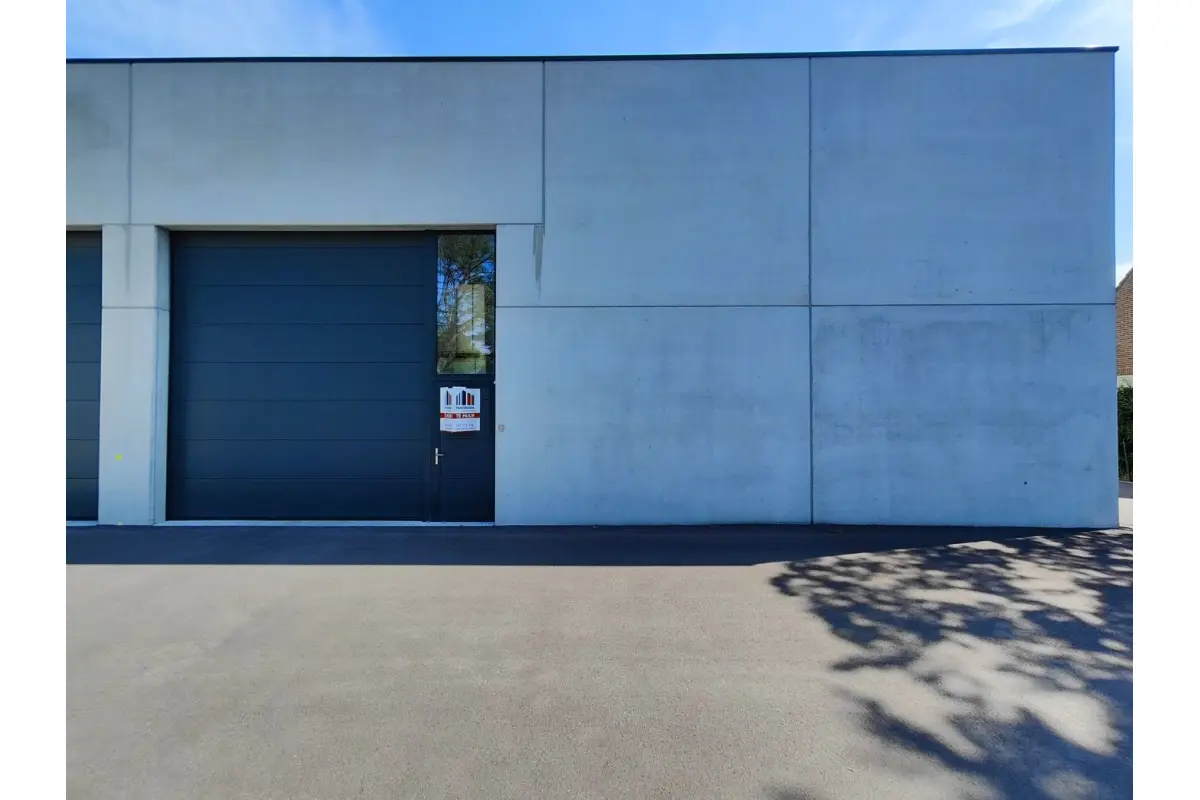 Handelszaak te  huur in Eernegem 8480 875.00€  slaapkamers 180.00m² - Zoekertje 658703