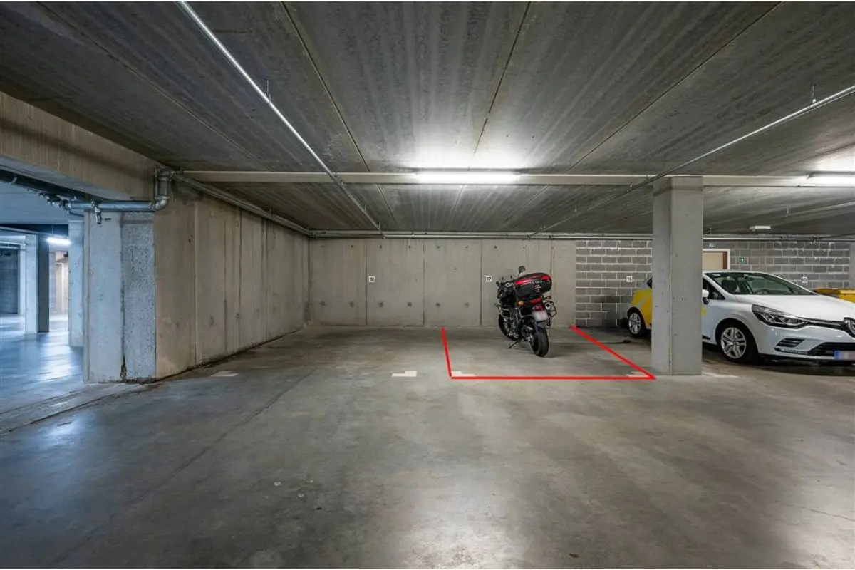 Parking & garage te  koop in Vorst 2430 13000.00€  slaapkamers m² - Zoekertje 658779
