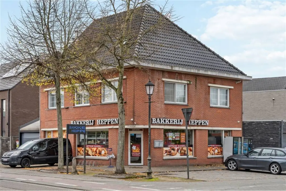 Handelszaak te  koop in Leopoldsburg 3970 549000.00€ 3 slaapkamers 295.00m² - Zoekertje 660235
