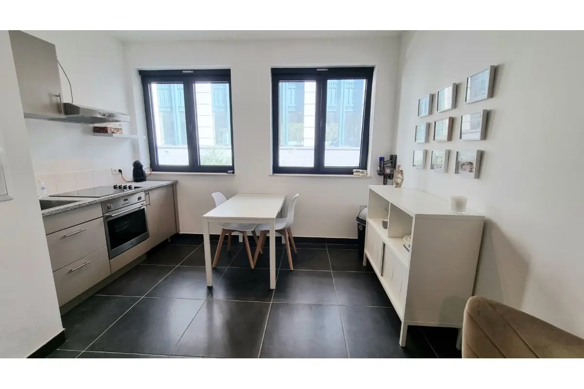 Commerce à louer à Molenbeek-Saint-Jean 1080 750.00€  chambres m² - annonce 660191