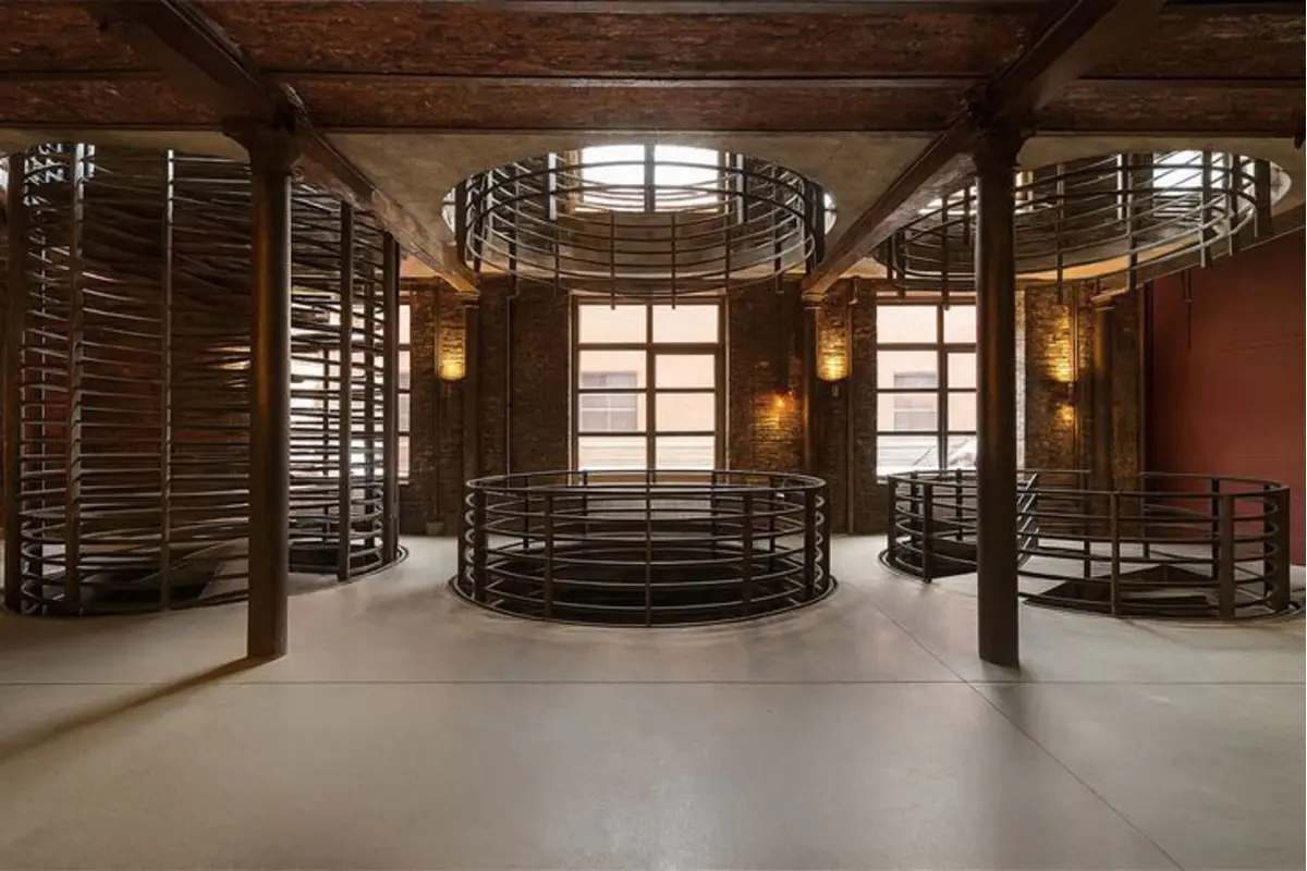 Commerce à louer à Molenbeek-Saint-Jean 1080 0.00€  chambres 2000.00m² - annonce 660055