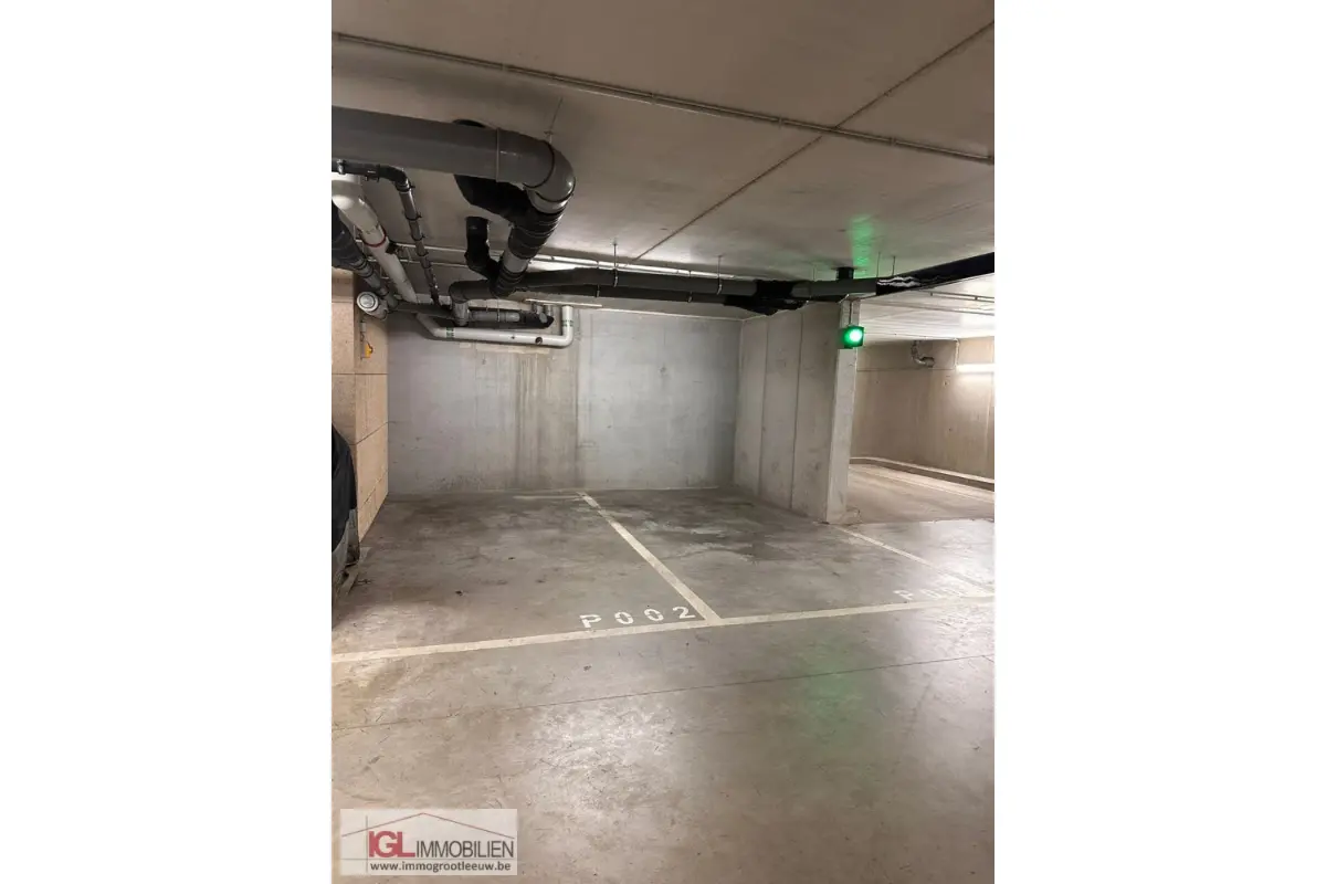 Parking te  huur in Sint-Jans-Molenbeek 1080 90.00€  slaapkamers m² - Zoekertje 660869