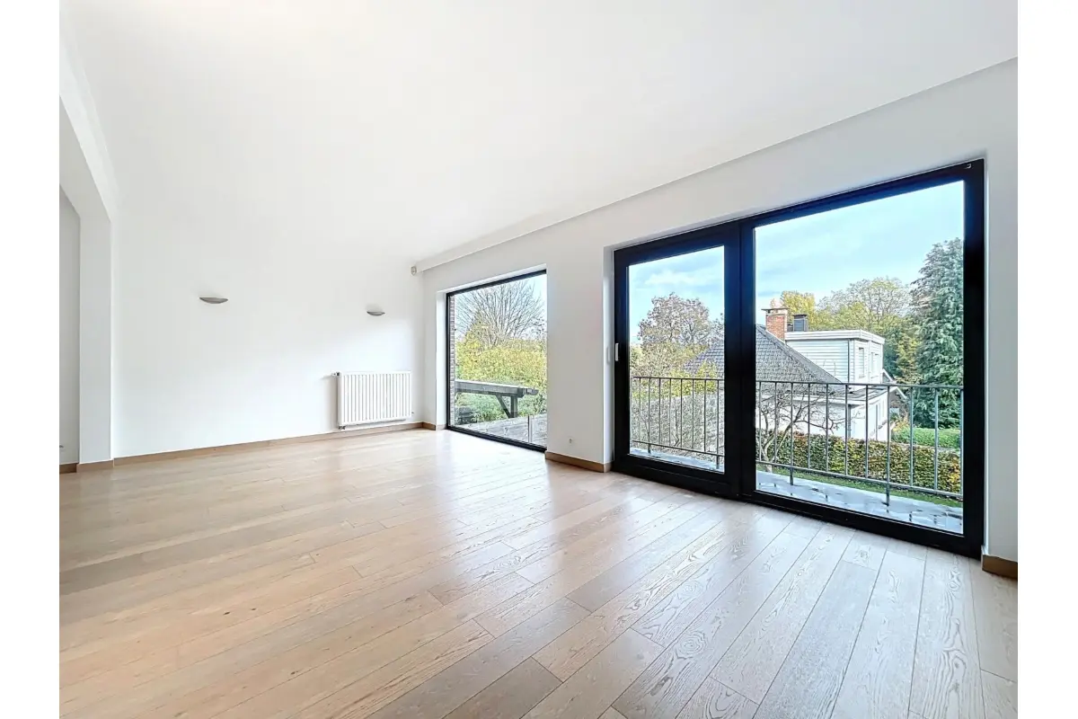 Huis te  huur in Ukkel 1180 2750.00€ 5 slaapkamers 225.00m² - Zoekertje 661457