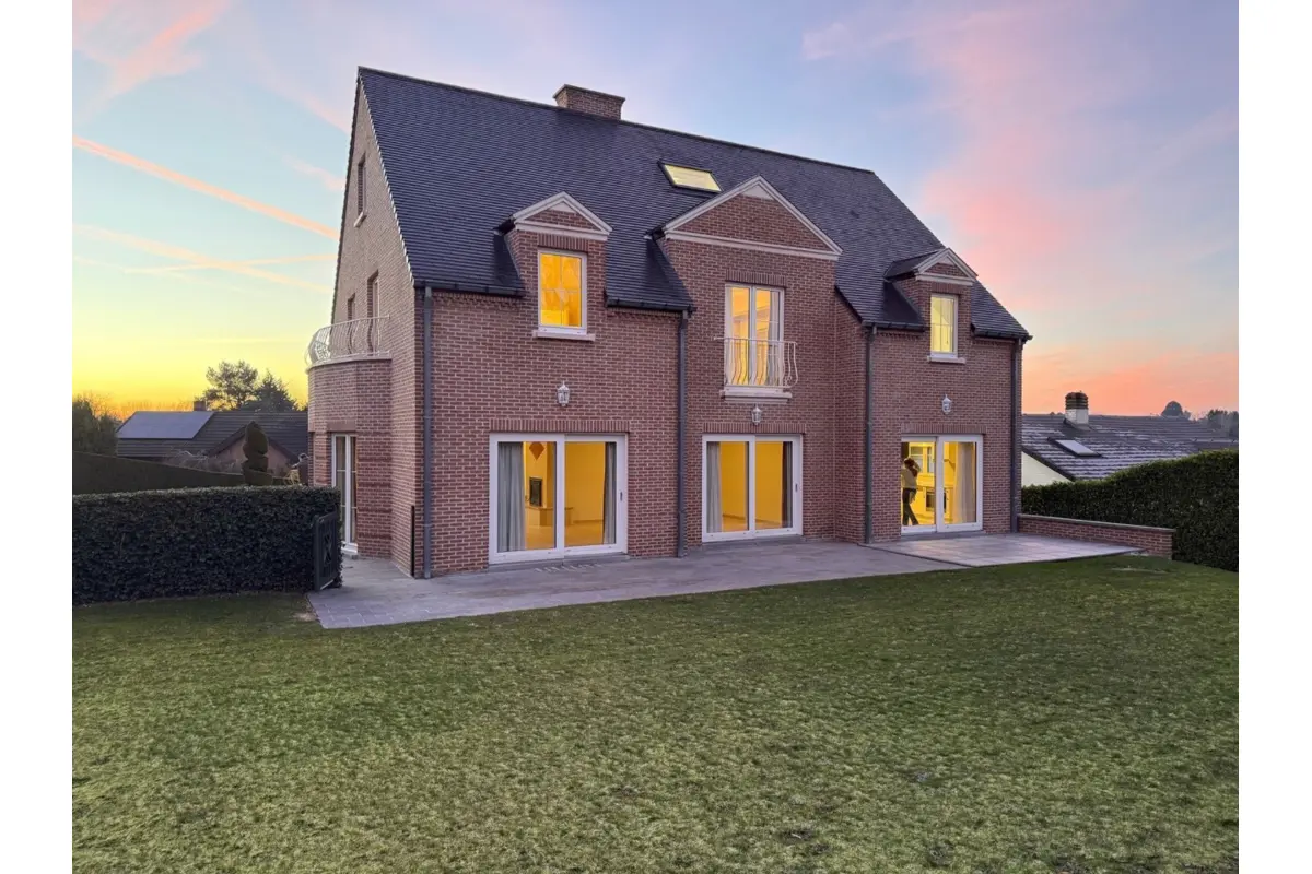 Huis te  huur in Waterloo 1410 3800.00€ 6 slaapkamers 520.00m² - Zoekertje 661563