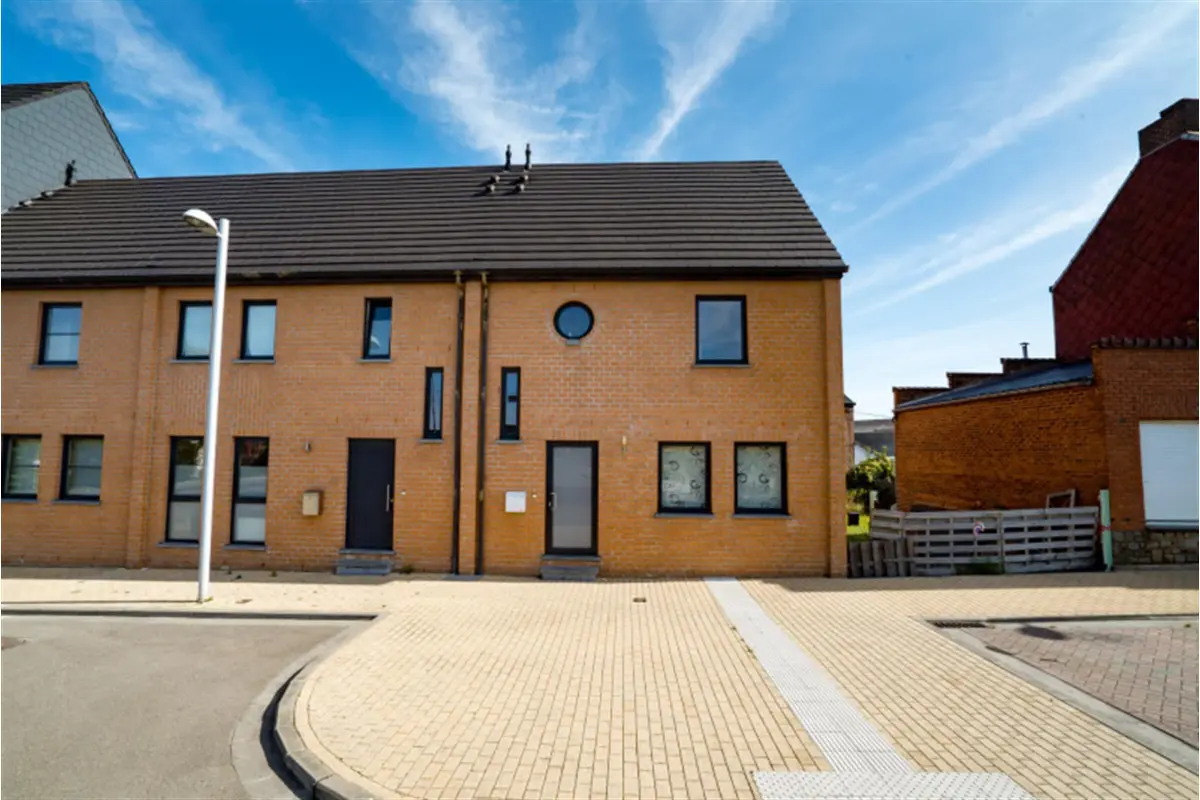 Duplex te  huur in Familleureux 7181 1000.00€ 3 slaapkamers 145.00m² - Zoekertje 662392