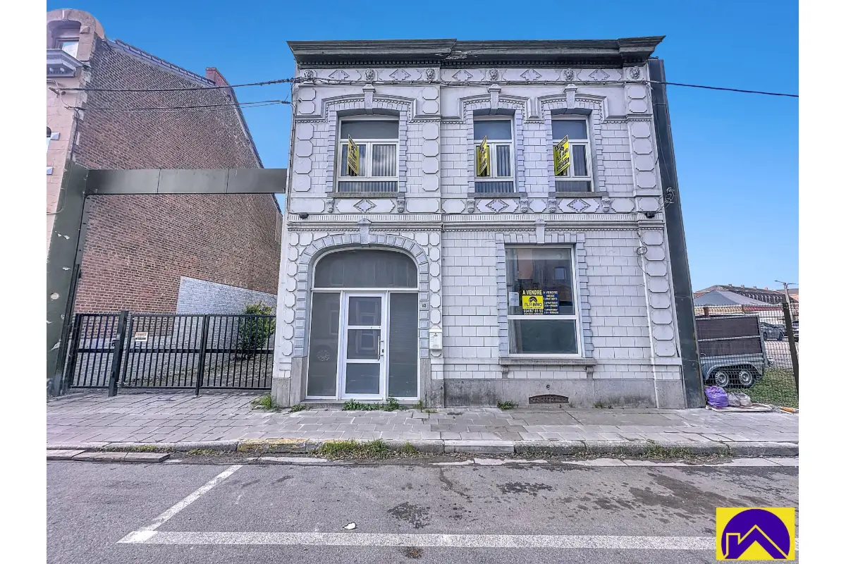 Appartementsgebouw te  koop in La Louvière 7100 249000.00€ 4 slaapkamers m² - Zoekertje 662466