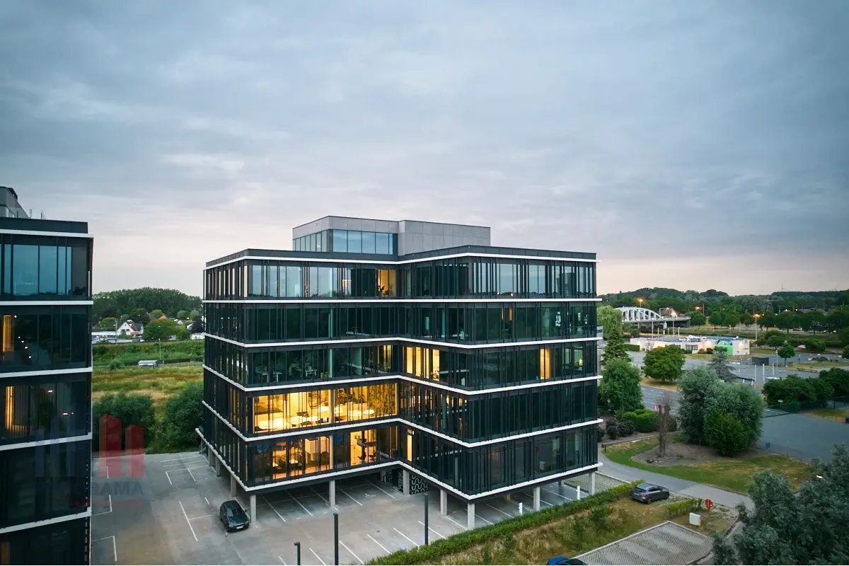 Handelszaak te  huur in Sint-Denijs-Westrem 9051 6710.00€  slaapkamers 244.00m² - Zoekertje 662109