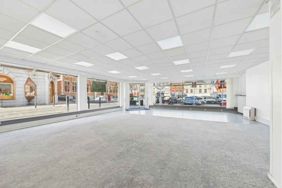 Handelszaak te  huur in Moeskroen 7700 1950.00€  slaapkamers 155.00m² - Zoekertje 663296