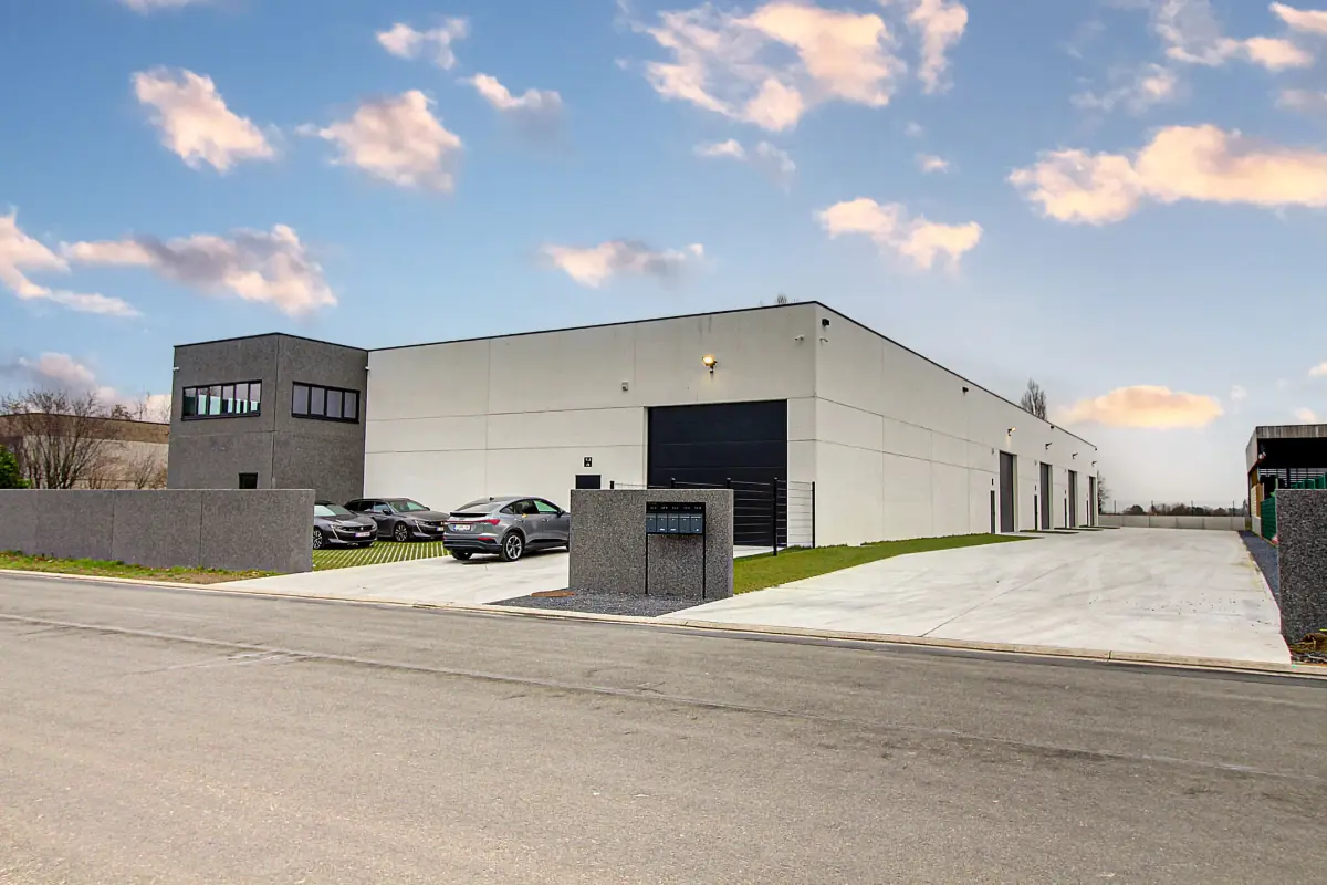 Handelszaak te  huur in Herzeeuw 7712 1400.00€  slaapkamers 300.00m² - Zoekertje 663297