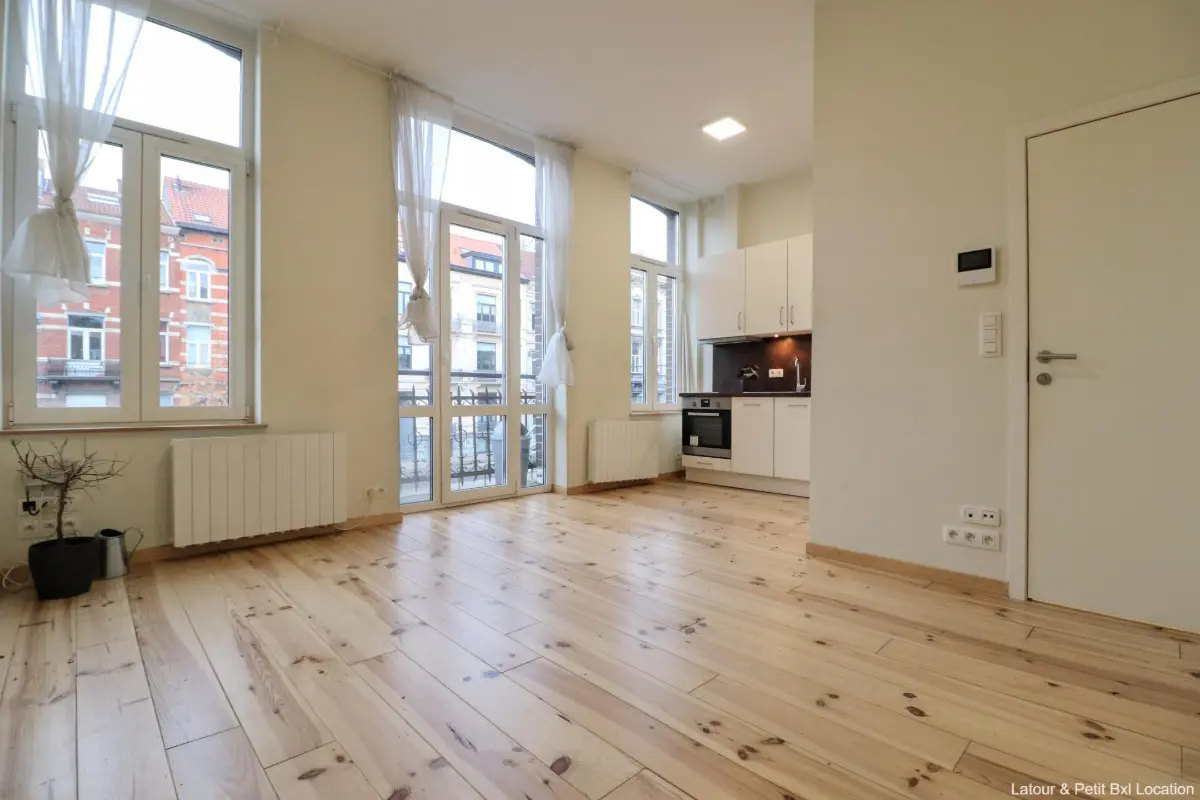 Studio te  huur in Elsene 1050 900.00€ 0 slaapkamers 42.00m² - Zoekertje 663747