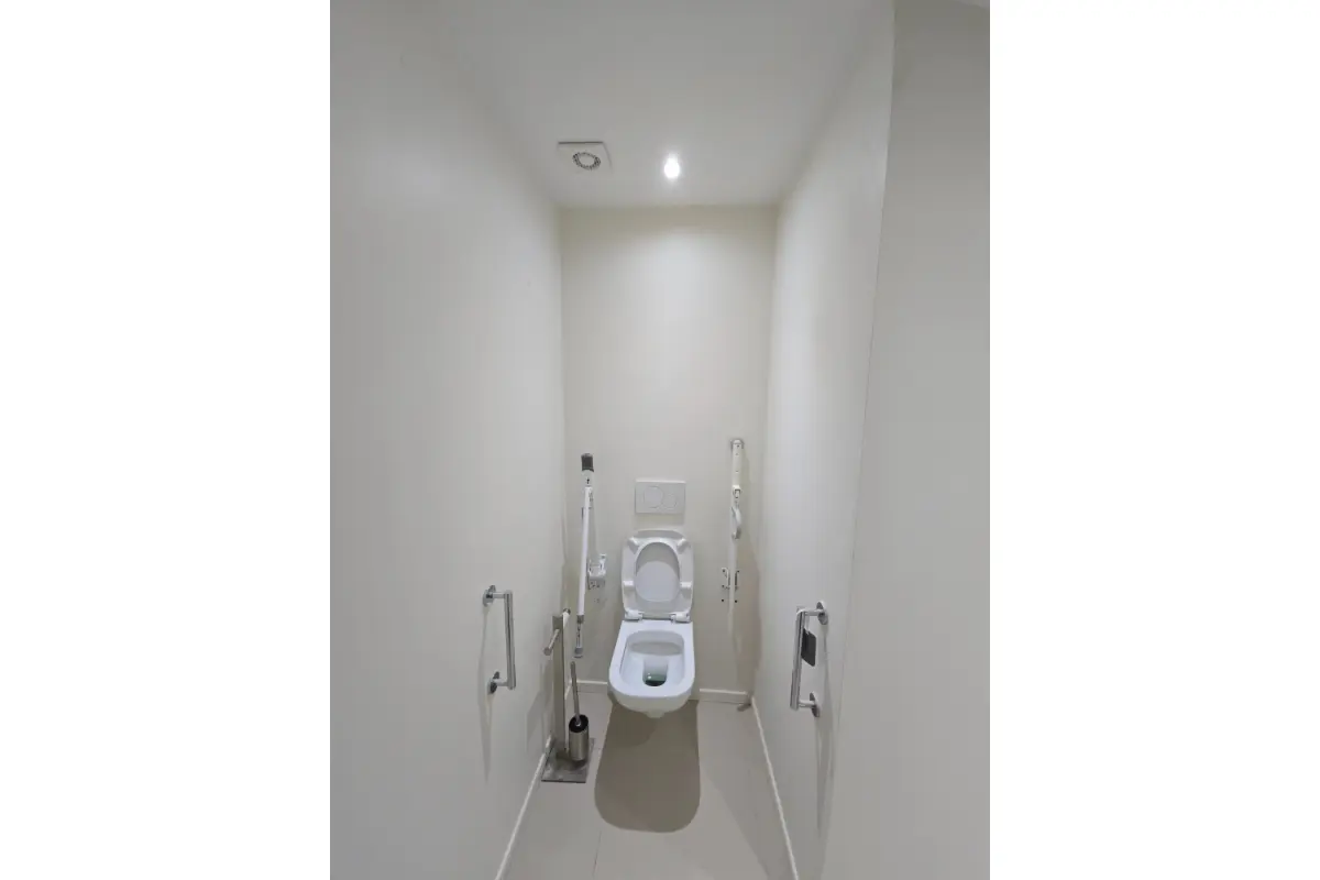 Handelszaak te  huur in Zwijnaarde 9052 1500.00€  slaapkamers m² - Zoekertje 663473