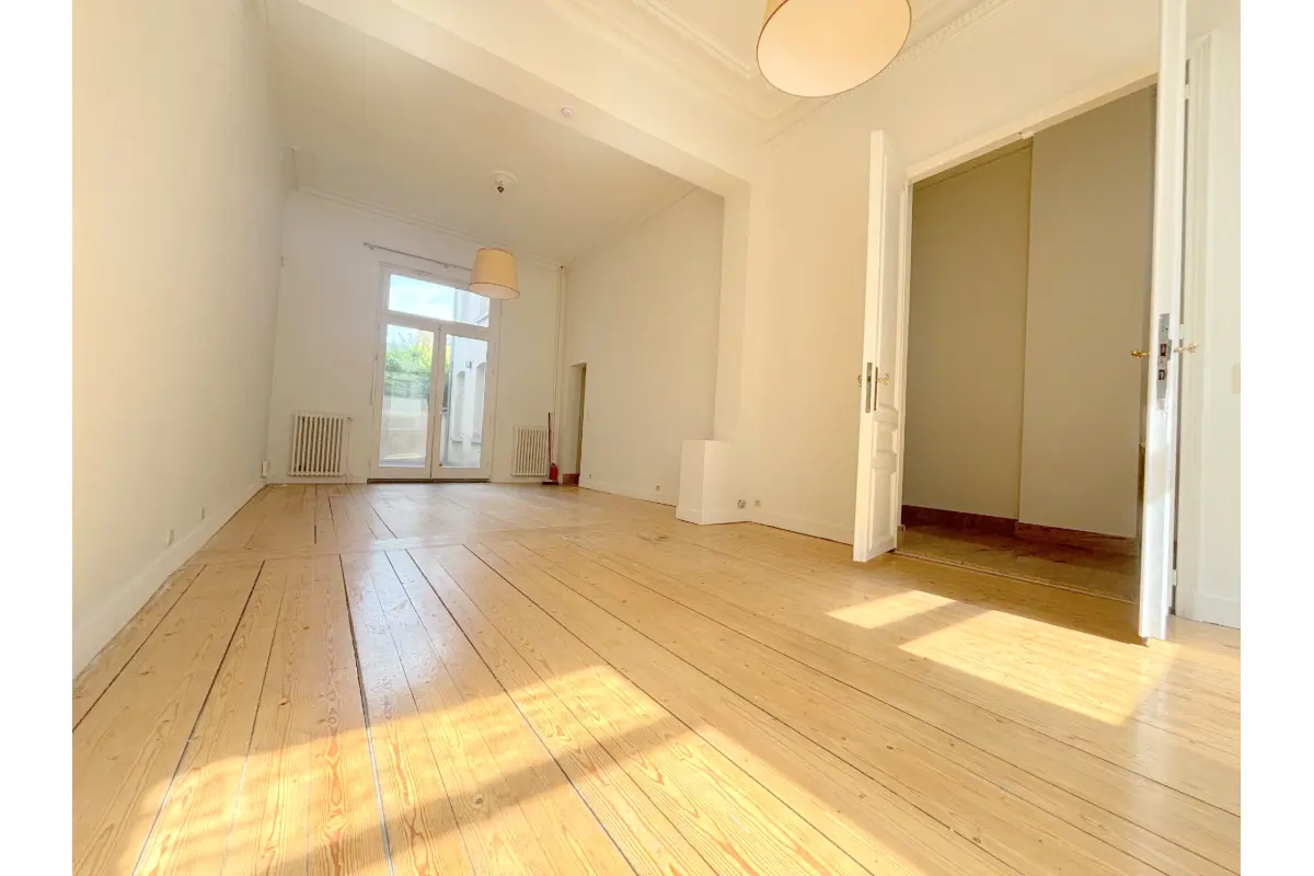 Huis te  in Elsene 1050 2750.00€ 4 slaapkamers 270.00m² - Zoekertje 664078